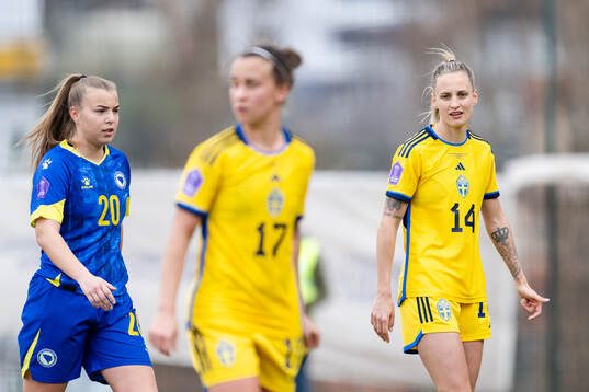 Maja Jelcic of Bosnia and Herzegovina and Nathalie Björn
