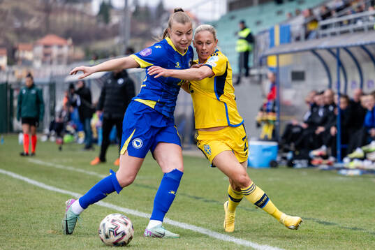 Maja Jelcic of Bosnia and Herzegovina and Jonna Andersson