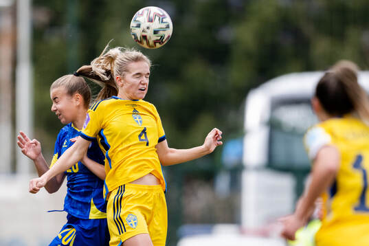 Maja Jelcic of Bosnia and Herzegovina and Hanna Lundkvist
