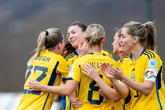 Pauline Hammarlund of Sweden celebrates the 0-4 goal