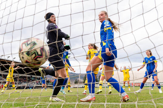 Pauline Hammarlund of Sweden scores the 0-5 goal behind