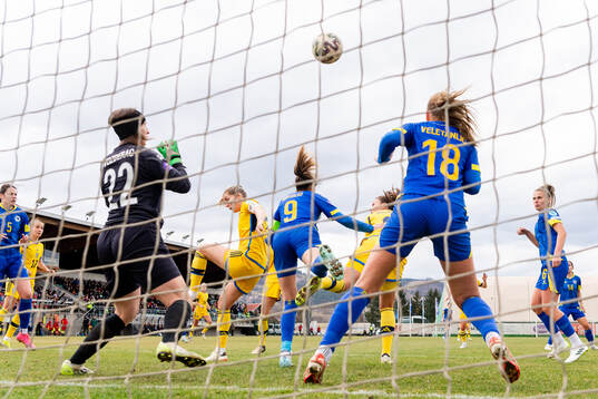 Pauline Hammarlund of Sweden scores the 0-5 goal