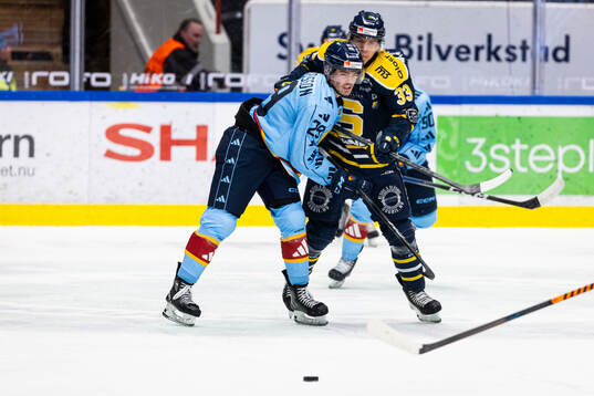 Djurgårdens Axel Andersson och Södertäljes Filiph Engsund