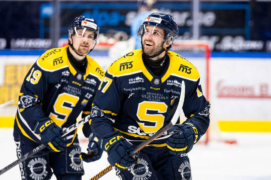 Södertäljes Amil Krupic jublar 2-1 målet