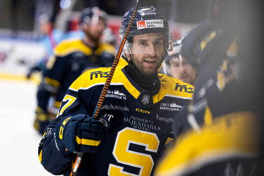 Södertäljes Amil Krupic jublar 2-1 målet
