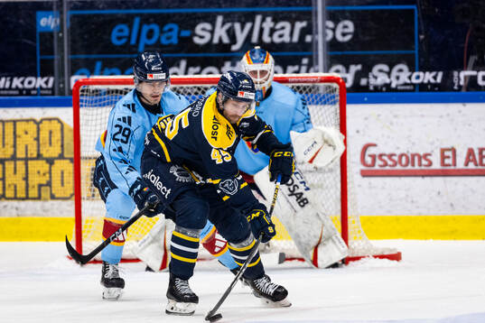 Södertäljes Sebastian Dyk och Djurgårdens Axel Andersson