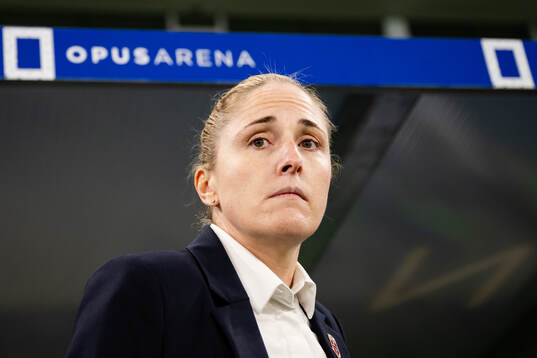 Head coach Head coach Gemma Grainger of Norway