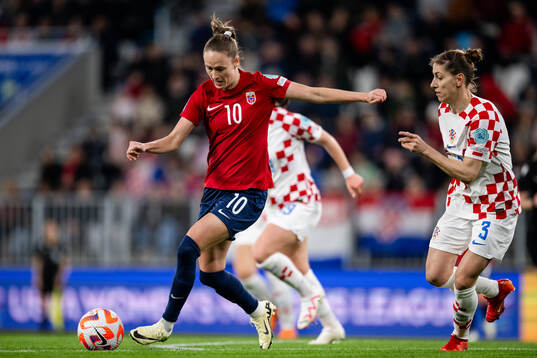 Caroline Graham Hansen of Norway and Ana Jelencic of Croatia