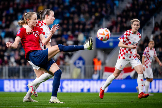 Caroline Graham Hansen of Norway and Paula Vidovic of