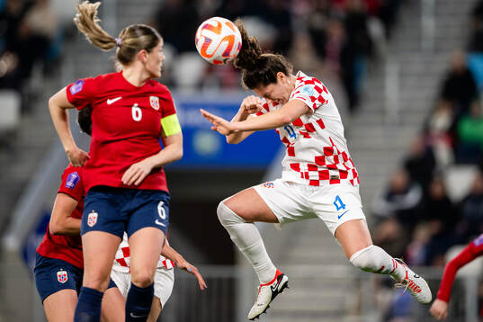 Maren Mjelde of Norway and Leonarda Balog of Croatia