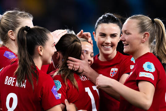 Players of Norway celebrate with Celin Bizet Ildhusøy