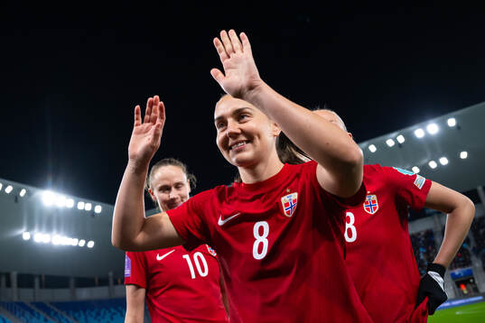 Caroline Graham Hansen and Vilde Bøe Risa of Norway