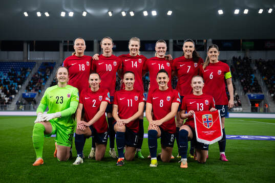 The starting eleven of Norway pose for a team photo