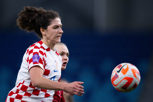 Leonarda Balog of Croatia and Karina Sævik of Norway