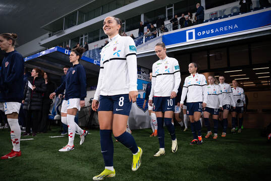 Vilde Bøe Risa and Caroline Graham Hansen of Norway enter
