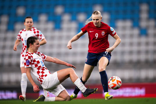 Lucija Domazet of Croatia and Karina Sævik of Norway