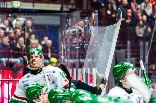 Plexiglas har ramlat ner