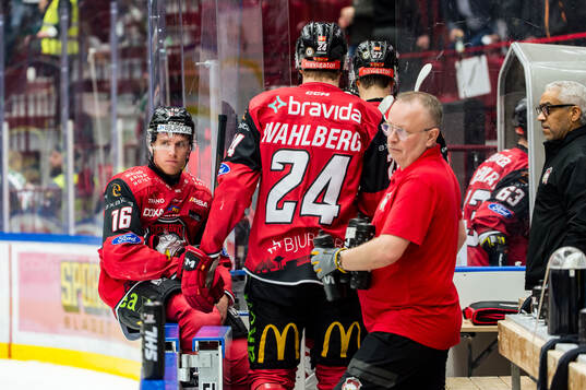 Malmö Redhawks spelare lämnar isen med anledning av