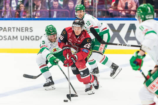 Malmö Redhawks Teemu Kivihalme och Rögles Ludvig Claesson
