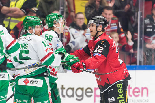 Rögles Adam Engström och Malmö Redhawks Janne Kuokkanen