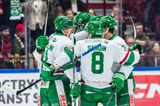 Rögles spelare jublar