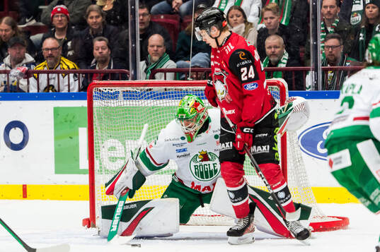 Rögles målvakt Christoffer Rifalk och Malmö Redhawks