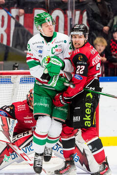 Rögles Anton Bengtsson och Malmö Redhawks Janne Kuokkanen