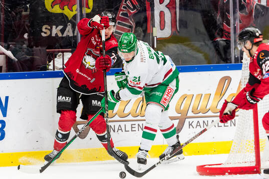 Malmö Redhawks Adam Ollas Mattsson och Rögles Henry Bowlby
