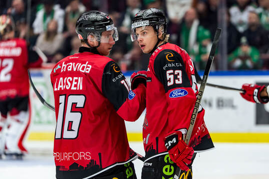 Malmö Redhawks Matias Lassen och Albert Sjöberg deppar