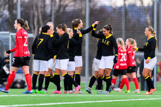 AIKs spelare jublar