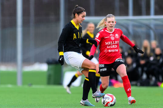 AIKs Daniela Famili och Trelleborgs Jennifer Lilliehöök