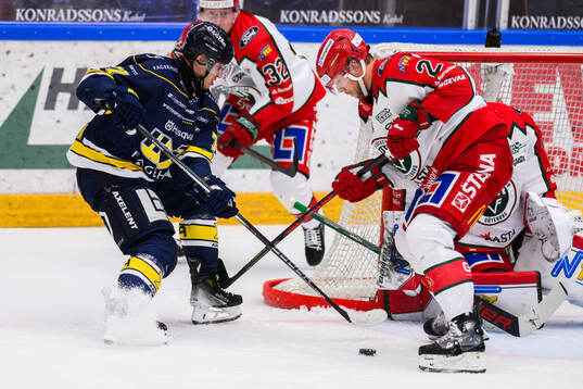 HV71s Herman Hansson och Frölundas Christian Folin