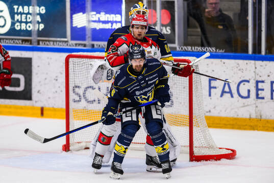 HV71s Anton Strålman och Frölundas Linus Nässen