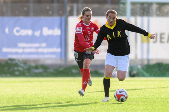 Trelleborgs Rio Strand och AIKs Ella Reidy Klingwall