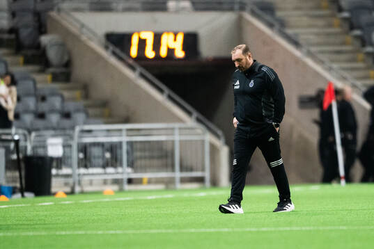 Gefles tränare Mikael Bengtsson deppar