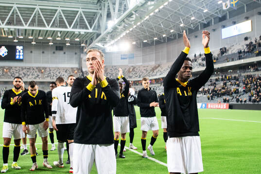 AIKs Martin Ellingsen och Ismaila Coulibaly jublar
