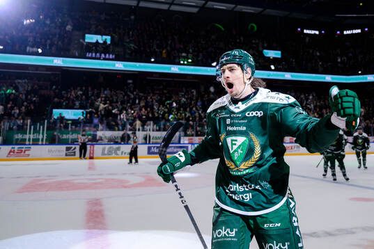 Färjestads David Tomasek jublar