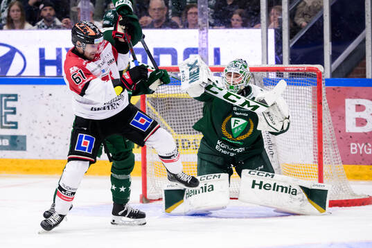 Örebros Ludvig Larsson och Färjestads målvakt Maxime