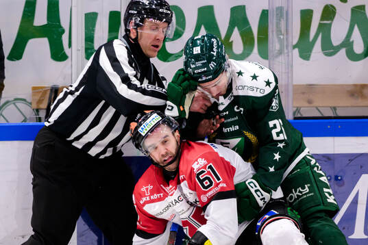 Örebros Ludvig Larsson och Färjestads Joel Nyström