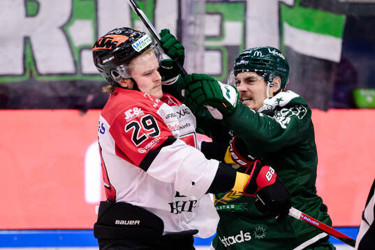 Örebros Milton Oscarson och Färjestads David Tomasek