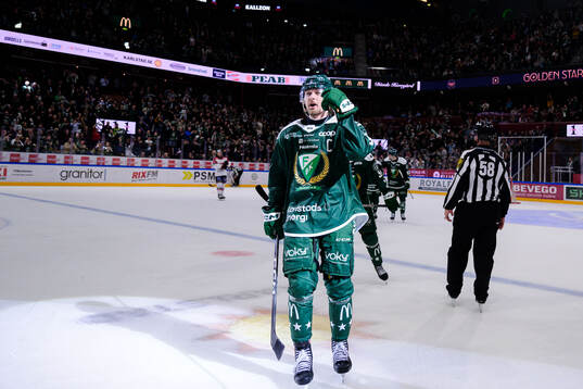 Färjestads Linus Johansson jublar
