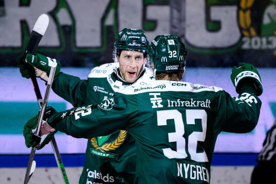 Färjestads Per Åslund jublar