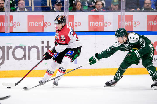 Örebros Oliver Eklind och Färjestads Jeremy Salvas Groleau