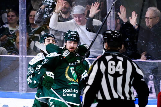 Färjestads Linus Johansson jublar