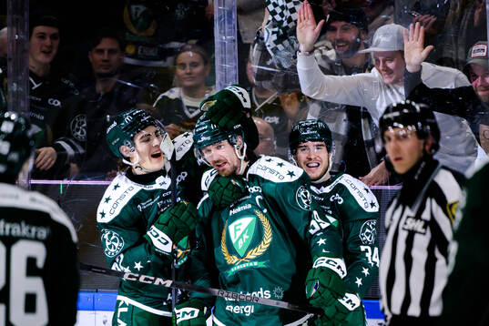 Färjestads Linus Johansson jublar