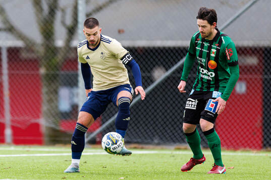 Östers IFs Vladimir Rodic och Varbergs Robin Tranberg