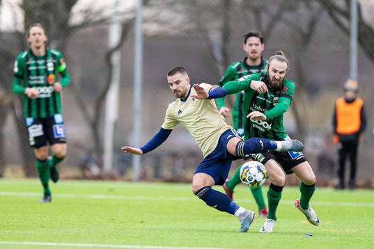 Östers IFs Vladimir Rodic och Varbergs Oskar Sverrisson