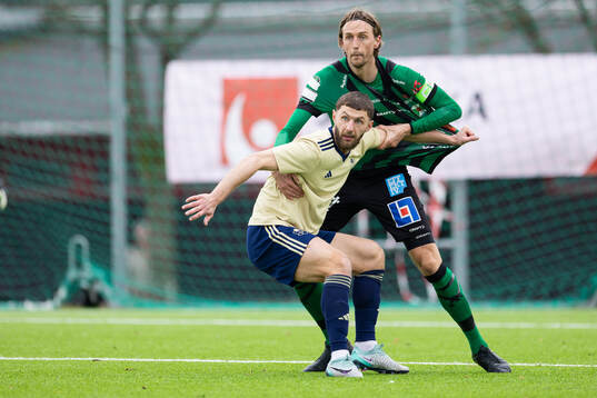 Östers IFs Alibek Aliev och Varbergs Joakim Lindner