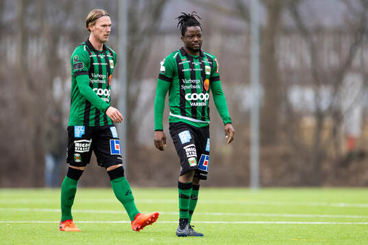 Varbergs Hampus Zackrisson och Azeez Temitope Yusuf deppar