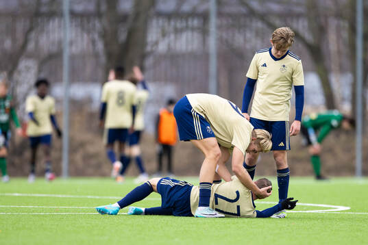 Östers IFs Chriss-Albin Mörfelt har ont